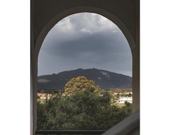 Stimmungsvolle Gebirgsbogen-Fotografie – Dramatischer Himmel-Wand-Kunst-Druck
