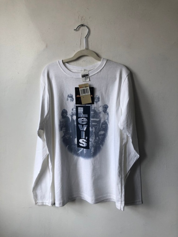 Graphic long hotsell sleeve tee levis