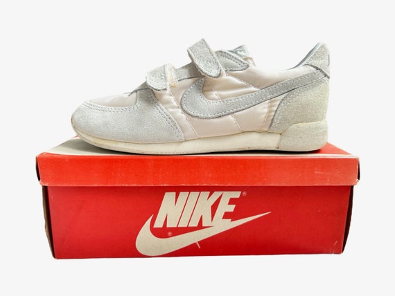 vintage nike belle sneakers shoes youth big kids … - image 1