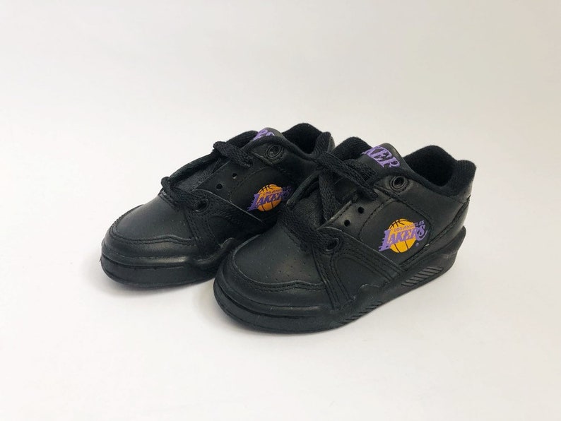 Swarovski Damen Nike Roshe Run Roshe One Schuhe alle schwarzen Sneakers Blinged Out mit authentischen Swarovski Kristallen benutzerdefinierte Bling Swarovski Damen Nike Roshe Run Roshe One Schuhe alle schwarzen Sneakers Blinged Out mit authentischen Swarovski Kristallen benutzerdefinierte Bling