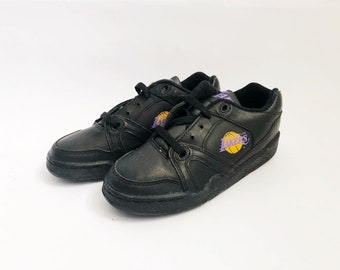 vintage converse buey los angeles lakers zapatillas de deportes grandes niños tamaño 2 deadstock NIB 90s