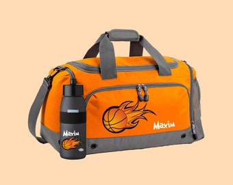 Bolsa multideporte de 41 litros en color naranja con nombre y motivo baloncesto bola de fuego