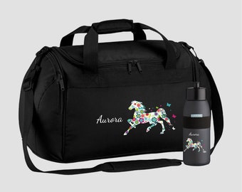 Sporttasche 26 Liter in Schwarz mit Namen und Motiv Blumen Pferd