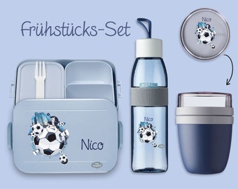 BENTO BOX Brotdose Take A Break - Trinkflasche Ellipse (für kohlensäurehaltige Getränke) - Müslibecher in Nordic Denim mit Soccer City