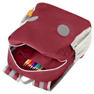 Kindergartenrucksack Happy Knirps NEXT in Aubergine und beige mit Name und Motiv Eichhörnchen mit Blumenkranz Bild 5