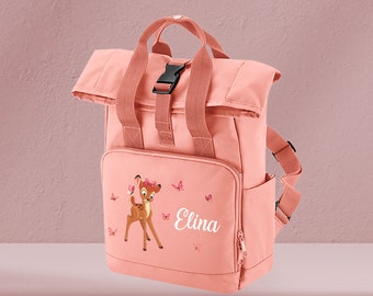 Kinderrucksack Roll-Top Recycled Blush Pink mit Name und Motiv Reh mit Schmetterlingen