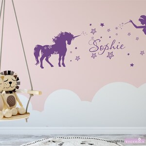 Wandtattoo Kinderzimmer mit Namen Einhorn mit Elfe Bild 1