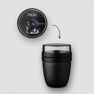 BENTO BOX Take A Break lunch box Ellipse drinking bottle cereal cup in Nordic black with name and baby dragon motif image 8