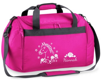 Sporttasche 26 Liter in Fuchsia mit Namen und Motiv Pferdekopf