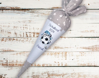 Personalisierte Schultüte: mit Name in blau Zuckertüte aus Stoff zum selberfüllen mit Papprohling und Kissen I mit Fussball Soccer City