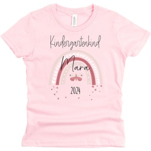 T-shirt for kindergarten child in pink with name and rainbow motif