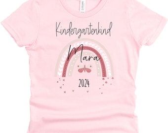 T-shirt for kindergarten child in pink with name and rainbow motif