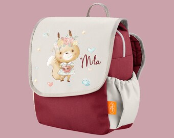 Kindergartenrucksack Happy Knirps NEXT in Aubergine und beige mit Name und Motiv Eichhörnchen mit Blumenkranz