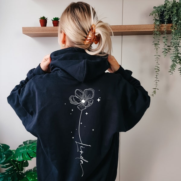 Personalisiertes Kapuzenpullover mit Wunschtext Fineline Flower Tattoo Blüte mit Sterne