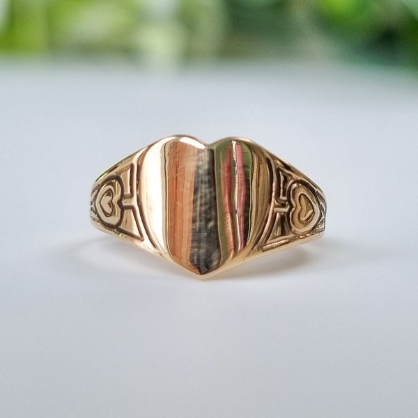 Vintage 9ct Yellow Gold Heart Signet Ring