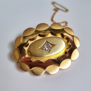 Victorian 18ct Gold Brooch with Old Mine Cut Diamond & Glass Panel