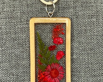 Dried Flower Resin Necklace: Wooden Bezel Pendant with Glitter