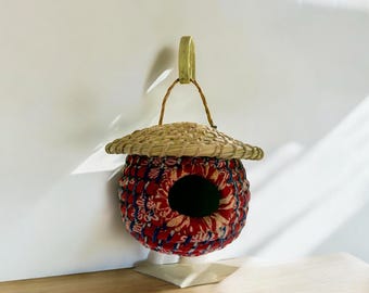 Acorn Sari Birdhouse - Made with recycled sari kaisa grass - Bangladesh - eco‒friendly!