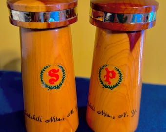 Vintage Catskill Mountains Wood salt and Pepper Shaker Set