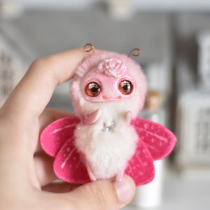 Falena Ooak Giocattolo Miniatura Fantasia Peluche Bug Scultura da collezione Bambola d&#39;arte Piccoli giocattoli Farfalla SaponyukArtDolls