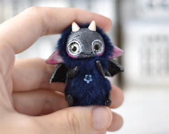 Devil Ooak Toys - Pequeño monstruo de peluche gótico con calavera negra, muñeco de arte, muñeco de terror, SaponyukArtDolls