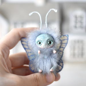 Falena Ooak Giocattolo in Miniatura Fantasy Peluche Insetto Scultura da Collezione Bambola Artistica Piccoli Giocattoli Farfalla SaponyukArtDolls