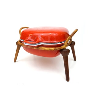 Jens Quistgaard De Forenede Jernstøberier Anker Line Red Enamel Cast Iron Casserole w/ Cane & Teak Server Stand Denmark Danish 1950s 50s