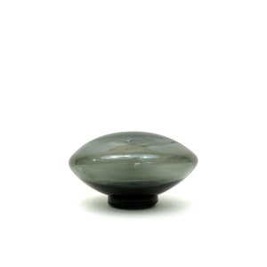 Craig Zweifel Vaso in vetro soffiato a mano modernista grigio fumé contemporaneo moderno scultoreo forma libera organico
