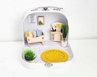 Suitcase Dollshouse : Small Greenery House