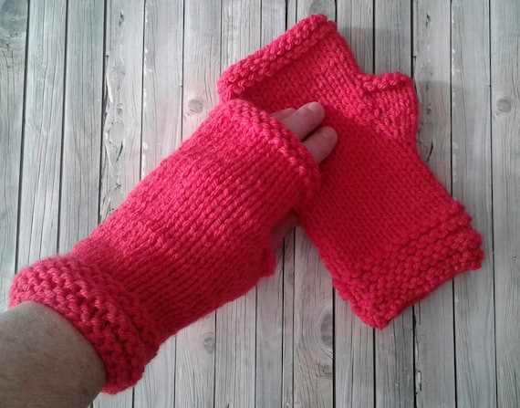 Fingerless Knit Gloves in Lipstick Fingerless Knit Gloves in Lipstick