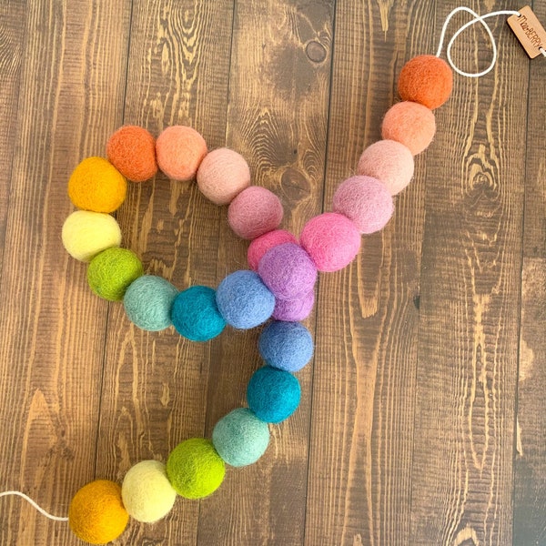 Guirnalda de fieltro arco iris de Pascua