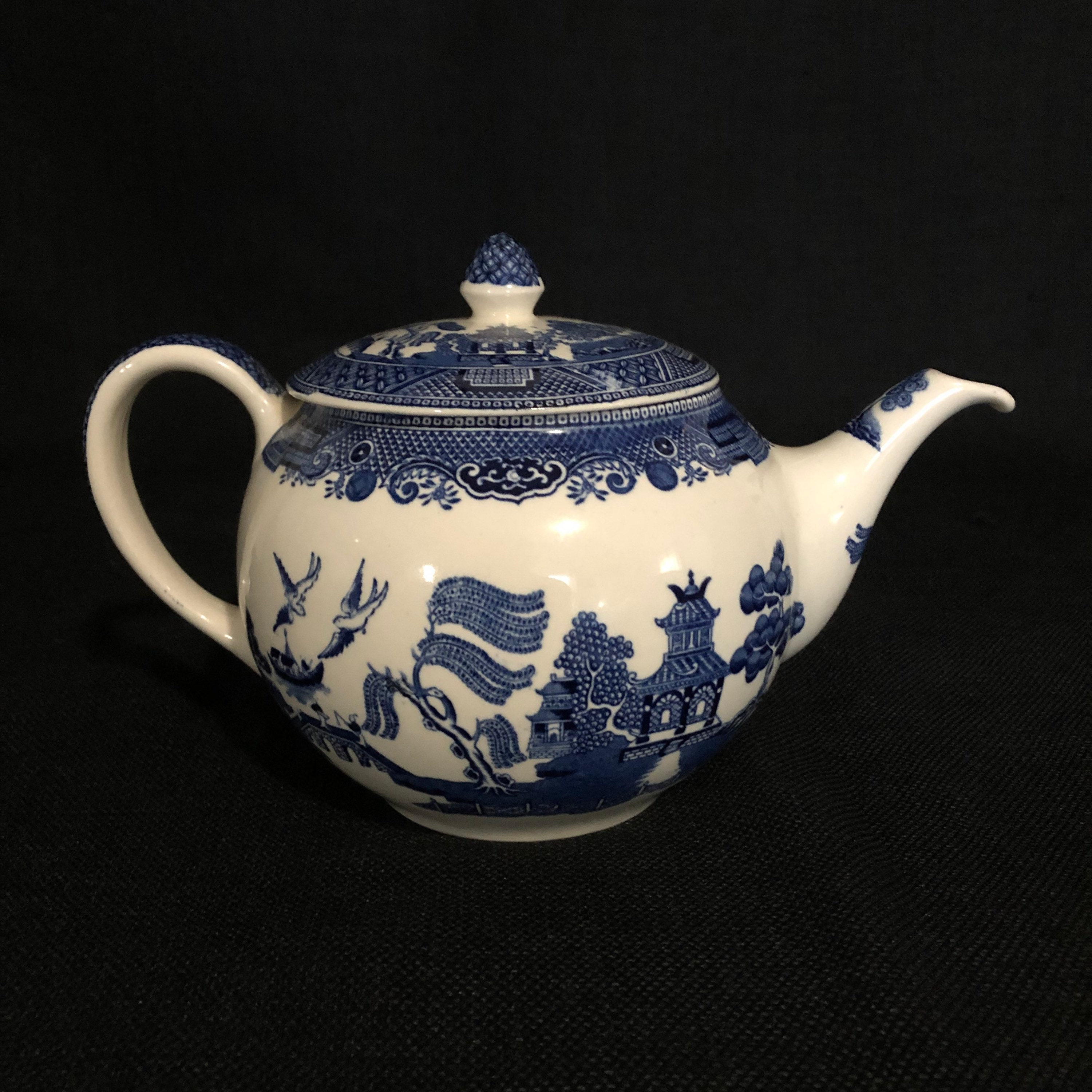 Johnson Brothers Blue Willow Teapot w/ Extra Lid 1940s Blue Willow