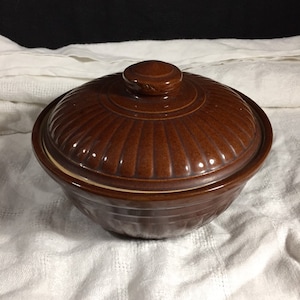 Vintage Pottery Bean Pot - USA Bean Pot - 1940s Covered Bean Pot - USA Pottery - Brown Glaze Pottery Covered Pot