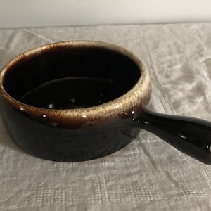 Large Brown Drip Glaze Stoneware Skillet - Retro Bakeware - Stoneware Casserole Pan w/Handle