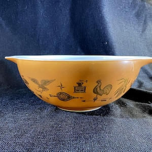 Pyrex Cinderella Early American Large 444 Mixing Bowl - Vintage Pyrex Mixing Bowl with Handles - Tan Early American Bowl
