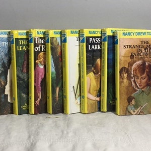 Lot &quot;Nancy Drew&quot; Mystery Novels - by Carolyn Keene - 1952 - 1970&#39;s Juvenile Literature - Kids Mystery Novels