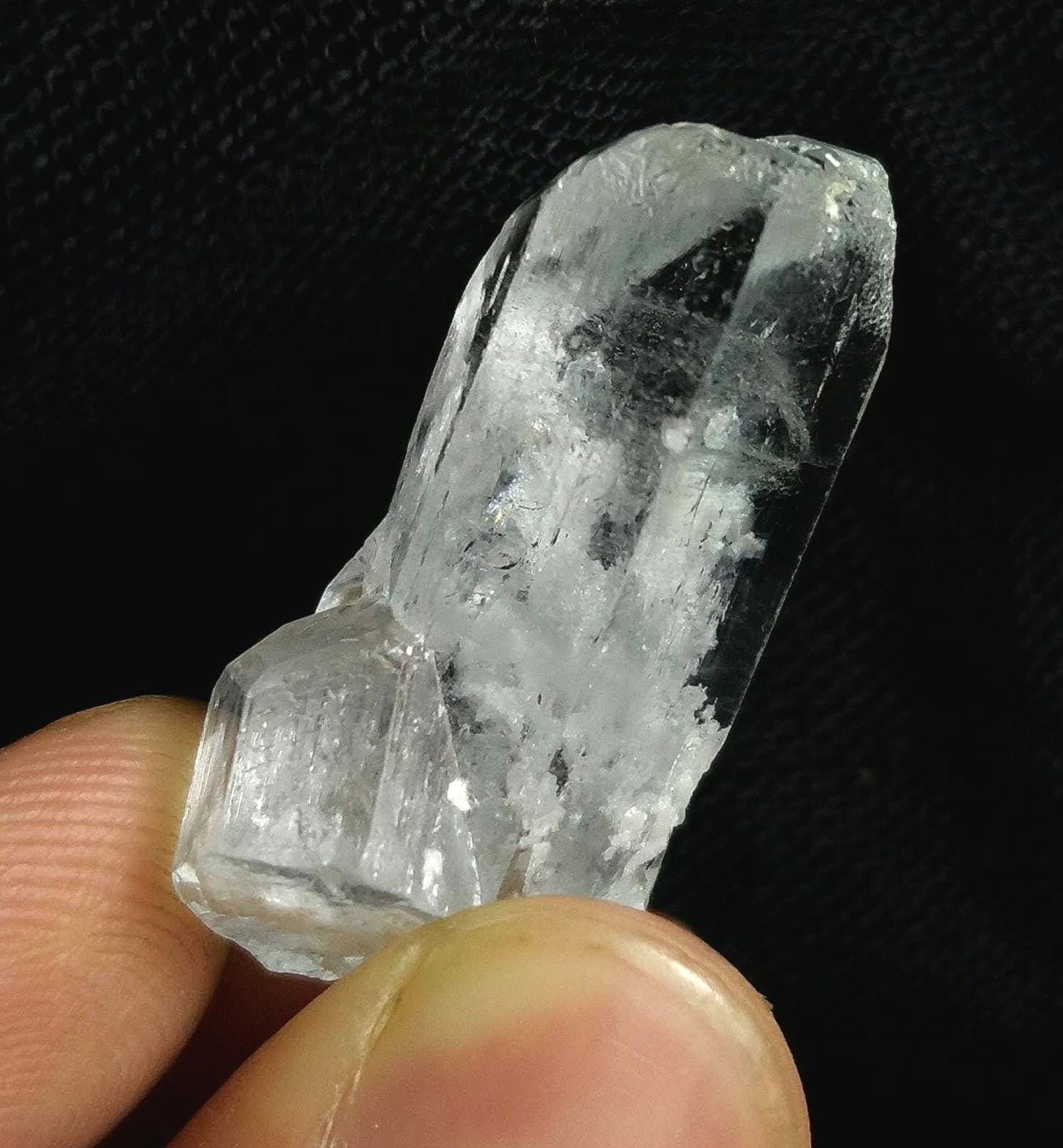 宝石のようなアクアマリンの結晶、パキスタン、シガール渓谷産（10.2