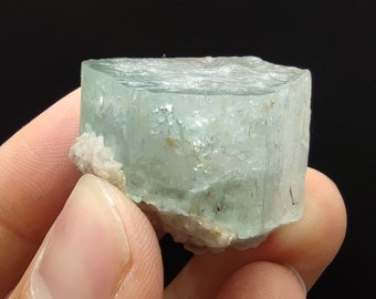 パキスタンのスカルドゥ産、ピンク色の天然アクアベリル（ゴシェナイト