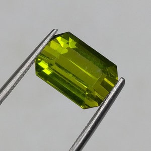 Top Quality beautiful natural 5 carat faceted radiant shape green tourmaline gem