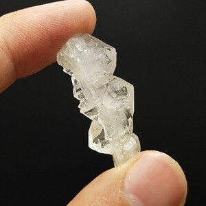 Fadenkwarts kristalhelder en eindigend met getrapte structuur uit Baluchistan, Pakistan, 5 gram