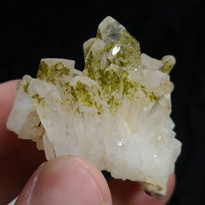 Natural top quality 37.7 grams one time found Very rare aesthetic green epidote are growing on quartz cluster