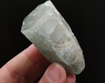 Natural terminated green with pink hue aqua beryl (goshenite) crystal from skardu Pakistan, 85 grams