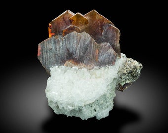 Amas de brookite rouge sur matrice, spécimen de Kharan Baluchistan