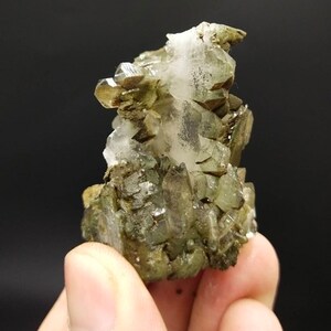 Een esthetische chloorkwartscluster van 50 gram uit Baluchistan, Pakistan