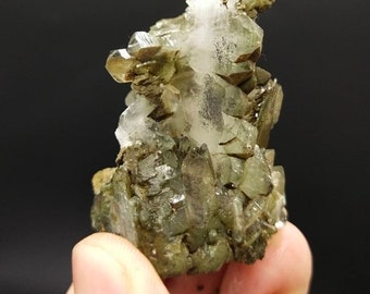 石、鉱物 - クォーツオイル。 9.75カラット。バロチスタン州