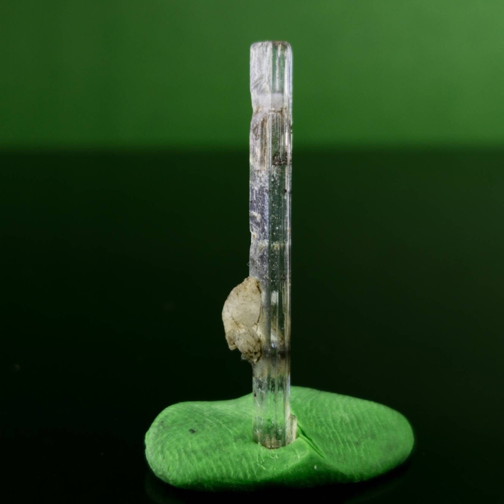 パキスタン、ギルギット・バルティスタン州スカルドゥ産の単端