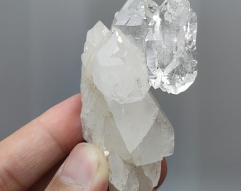 Cristaux de quartz clairs gravés à l'eau sur matrice, Skardu, Pakistan