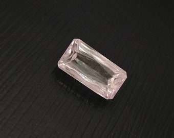 6 carats, pierre gemme rose de taille éclatante de kunzite, origine afghane