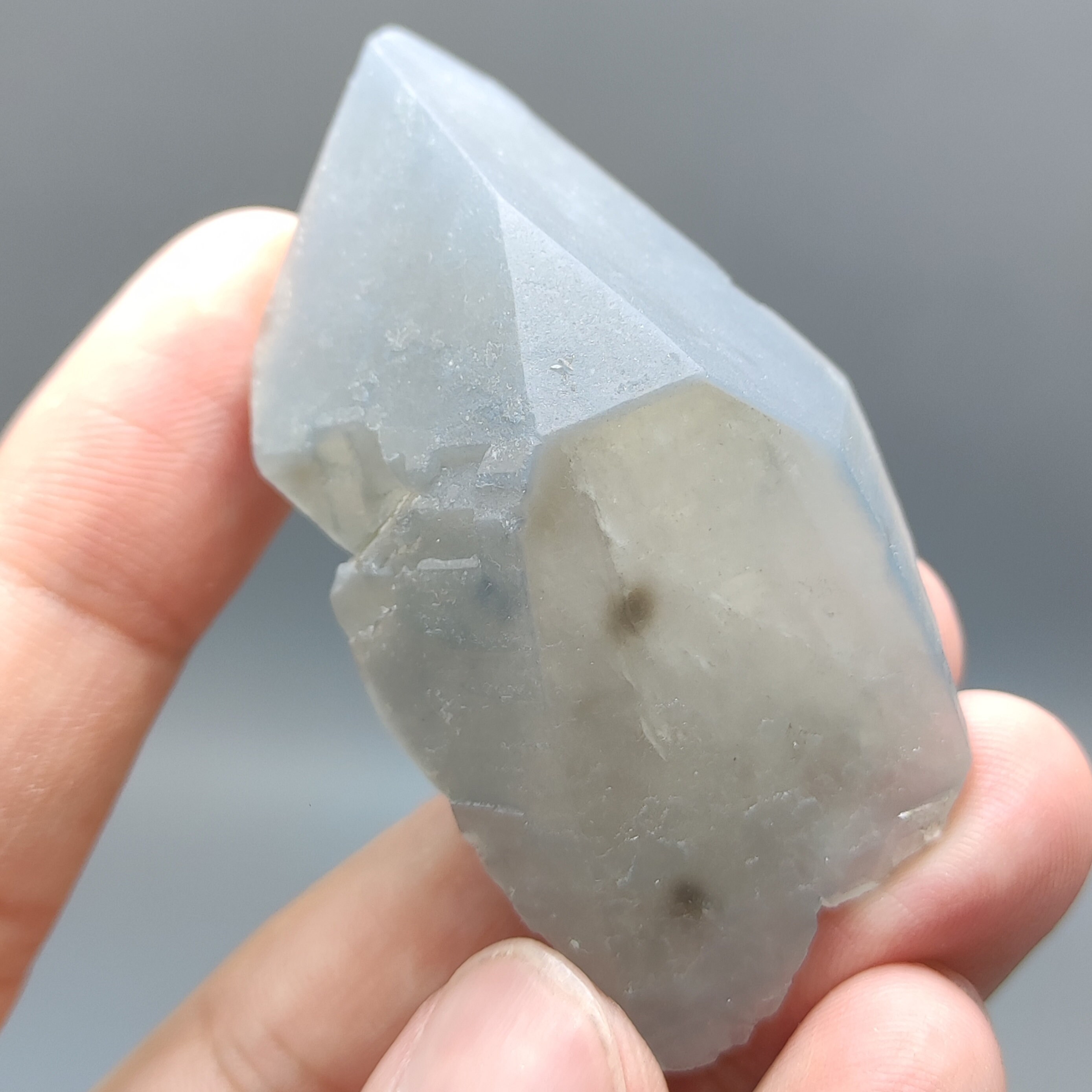 アフガニスタン産の天然希少インディコライトブルークォーツクリスタル