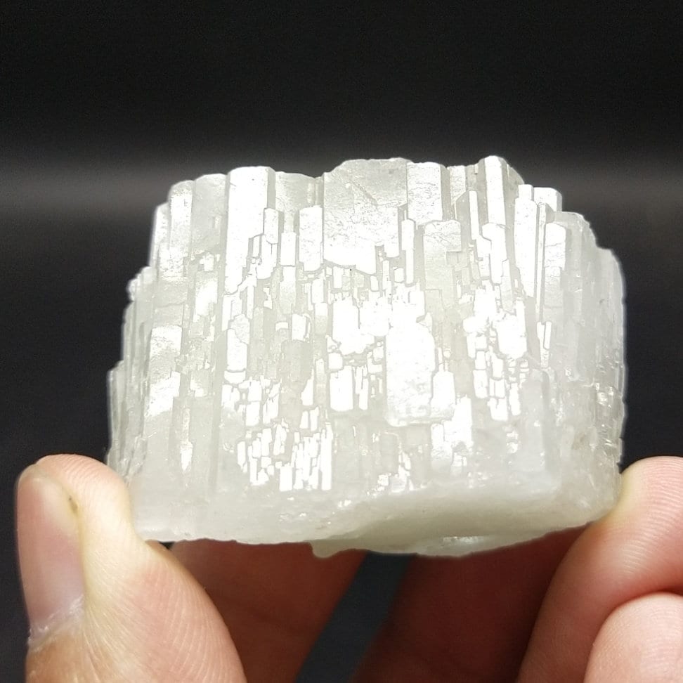 美形　アクアマリン　パキスタン　ギルギット・バルティスタン　スカルドゥ産 パキスタンのギルギット・バルティスタン州スカルドゥ産、表面に模様の